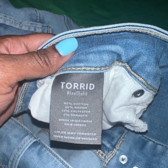 NWT Torrid 3.5 Inch Jegging Super Soft High Rise Short Light Blue size 30 - Picture 8 of 11